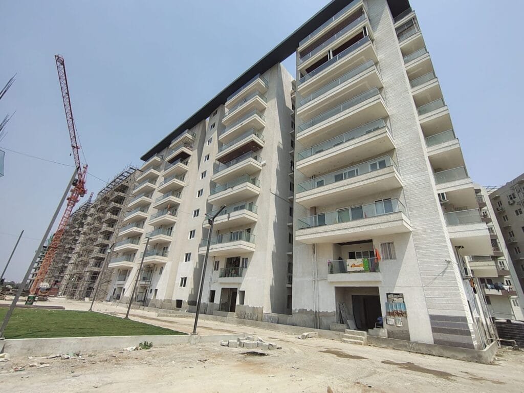 Aakriti cyan in tellapur